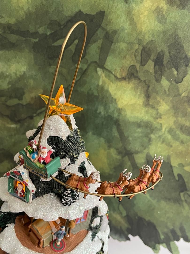 トーマス キンケード　クリスマスツリー