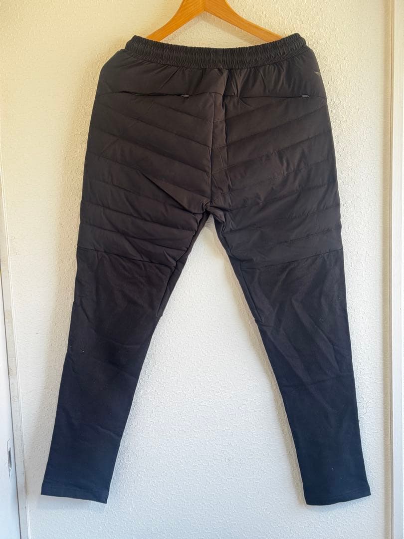 1PIU1UGUALE3 RELAX ウノピゥウノウグァーレトレ サークルロゴ