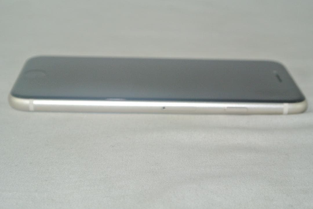 Apple iPhone SE（第3世代）64GB スターライトMMYD3J/A