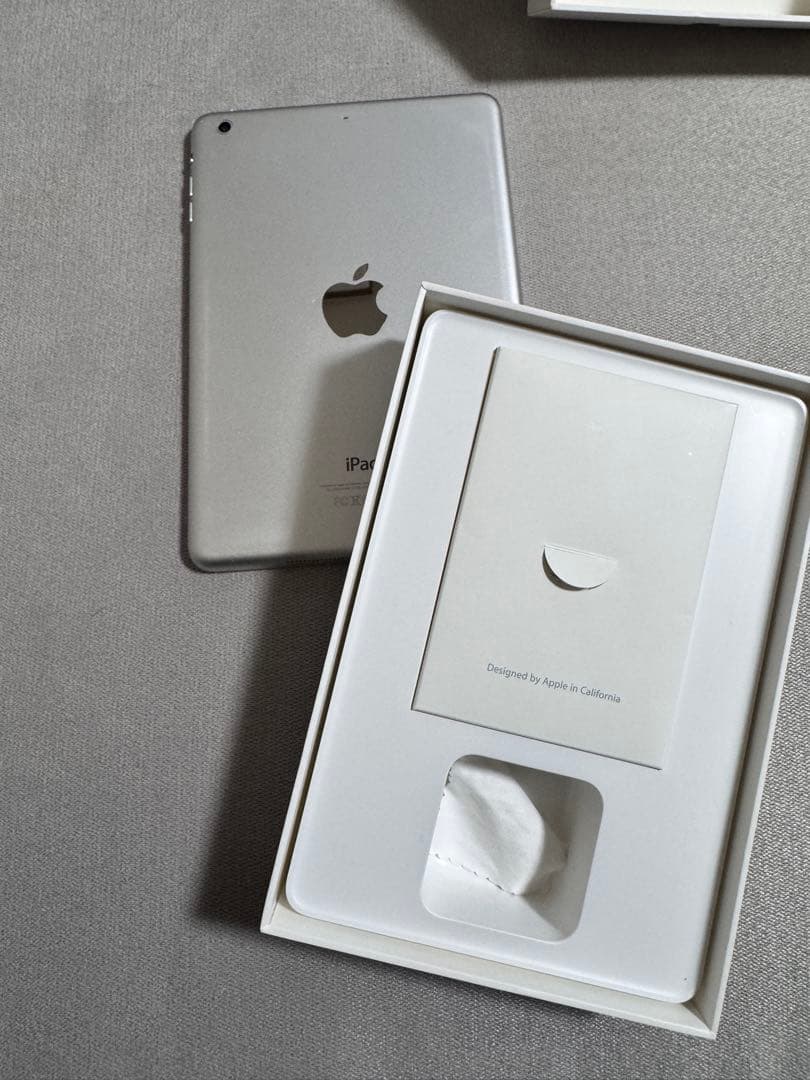 Apple iPad mini 2 64GB Wi-Fiモデル シルバー