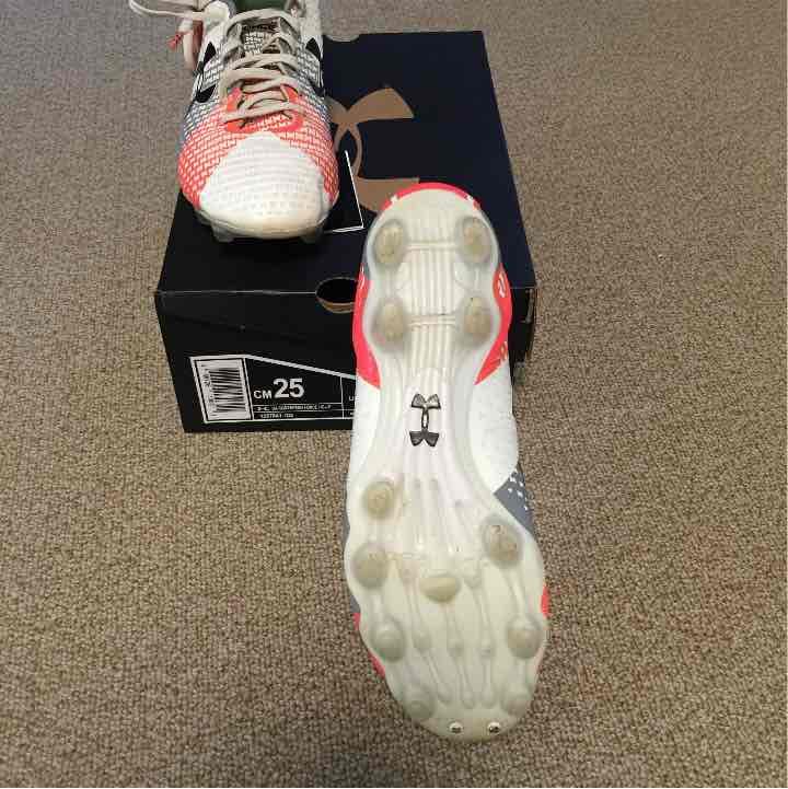 アンダーアーマーサッカースパイク