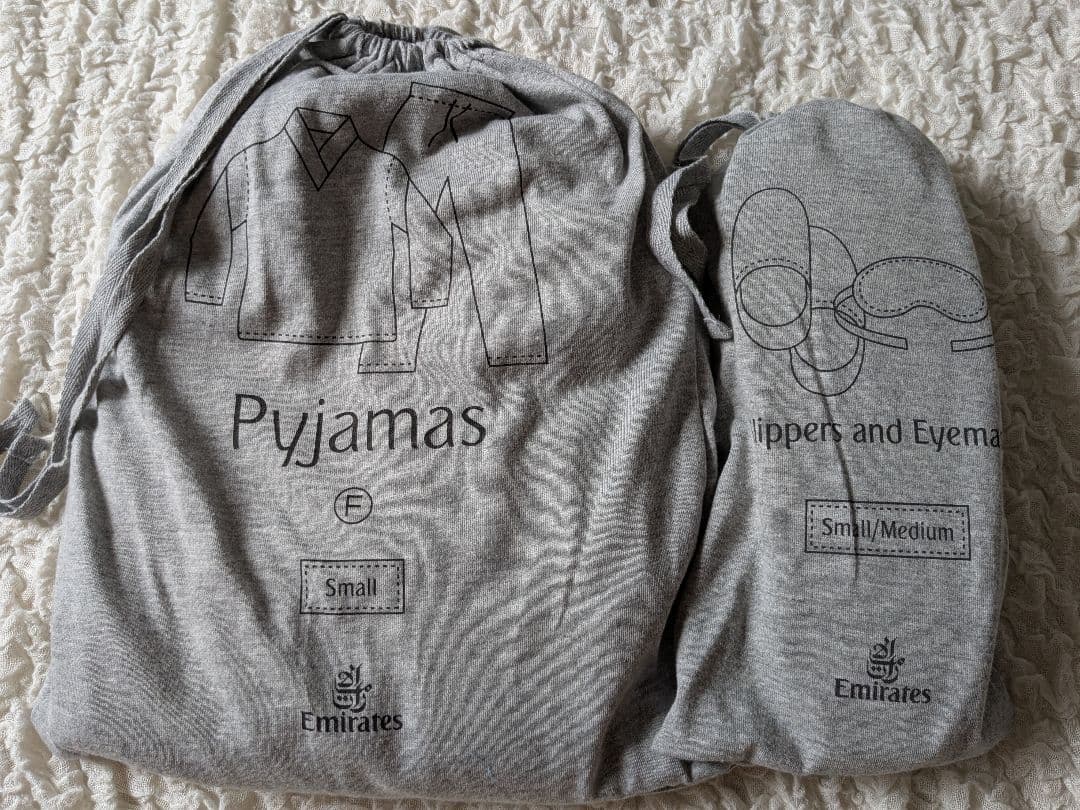 エミレーツ航空●ファーストクラス アメニティ ブルガリ パジャマ等●未使用