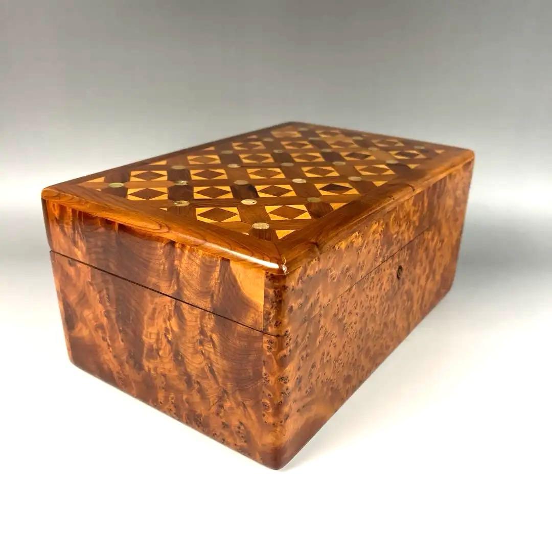 寄木細工の装飾ボックス　螺鈿(ラデン) 大変重厚　宝石箱　金庫　箱
