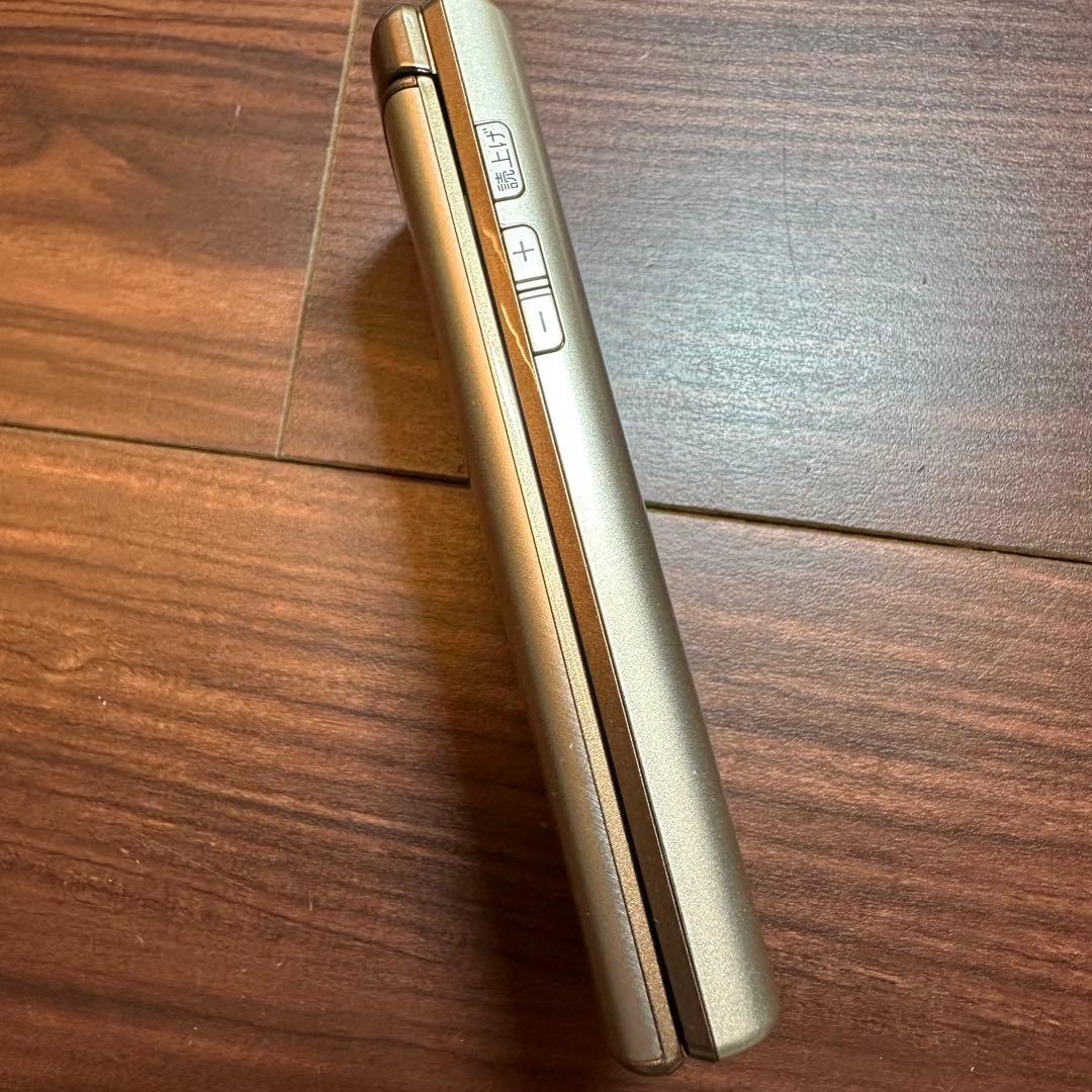 au KYF38 グラティナ ガラケー 5550