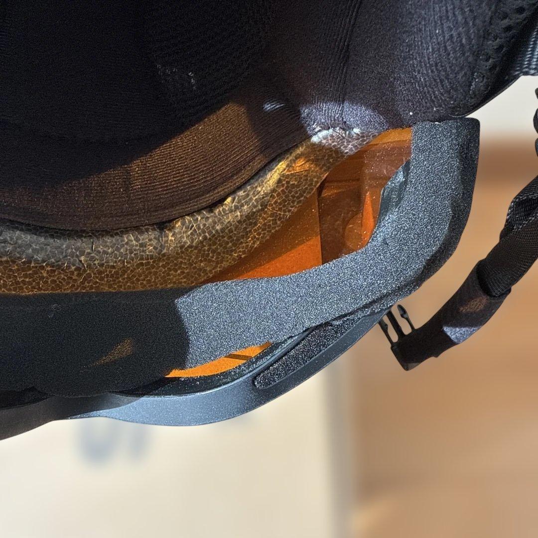 USED!salomon スキーヘルメット　キッズ Mサイズ