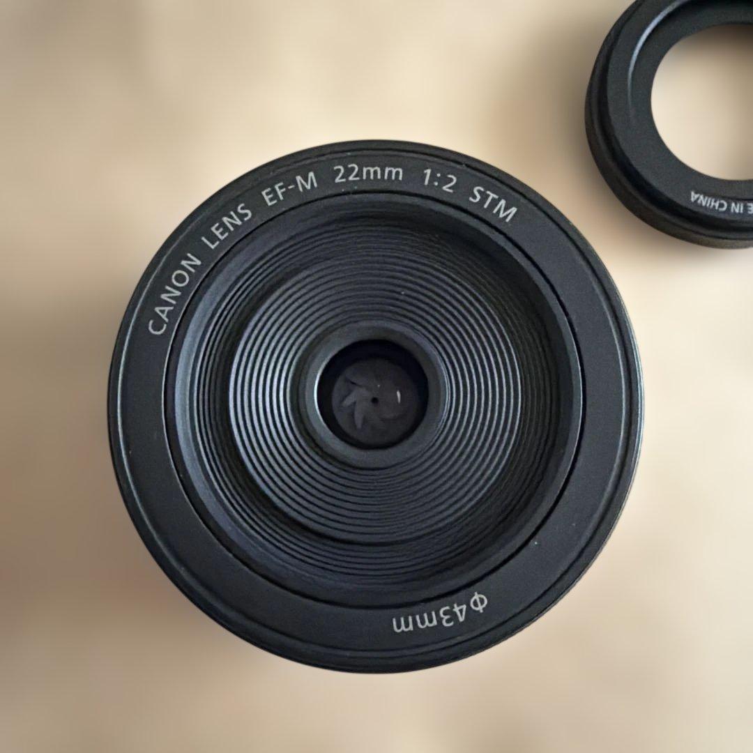 美品 CANON キャノン EF-M 22mm F2 STM、フード、保護ケース