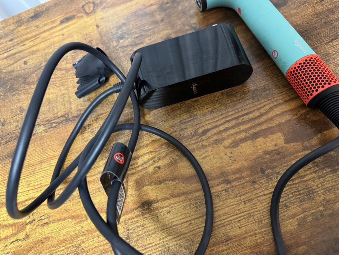 Dyson Supersonic r ヘアドライヤー HD17