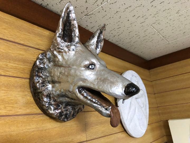 今村三郎作品 [シェパード犬] 石膏彫刻 10万円。