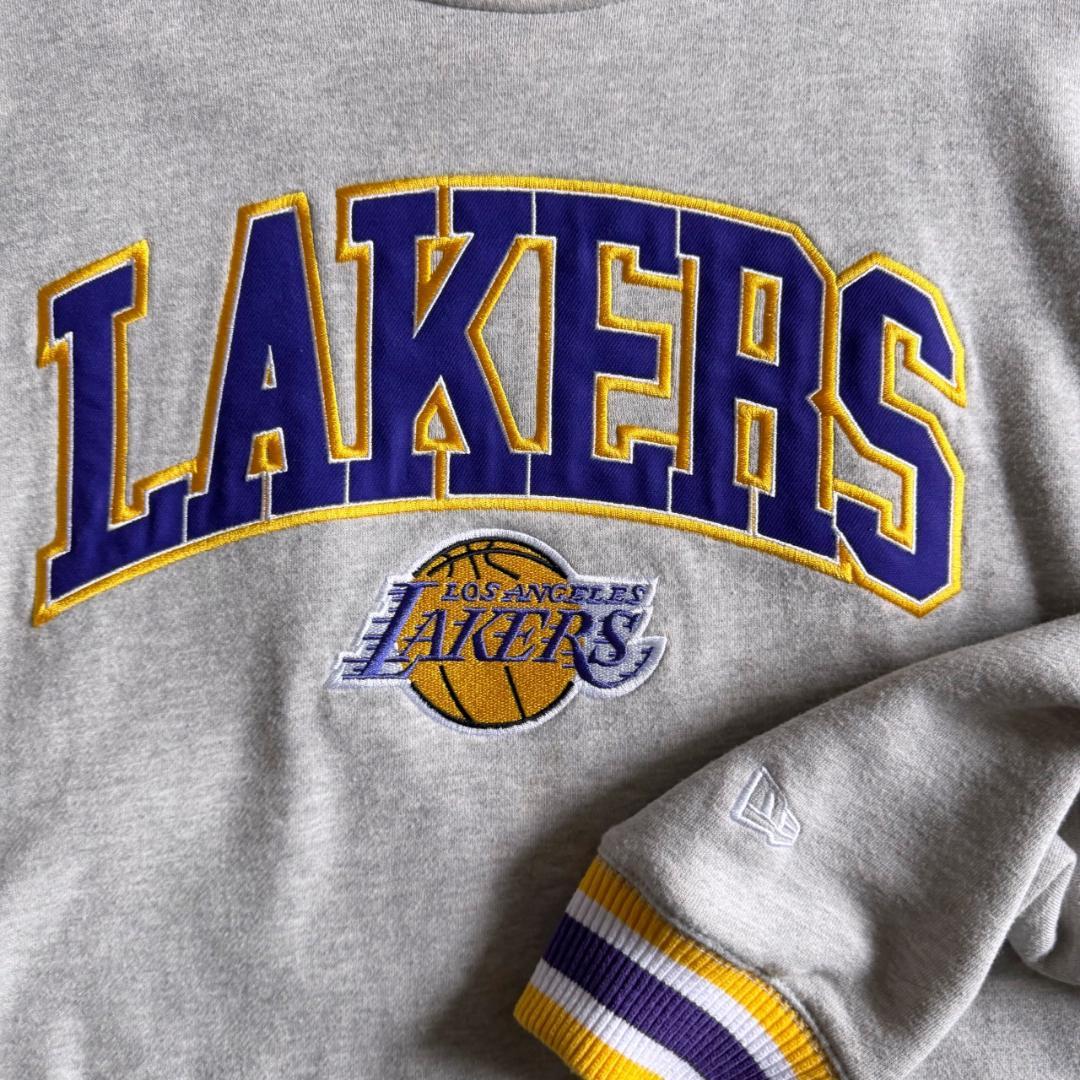 【アメリカ限定】NEW ERA LAKERS 刺繍スウェット【新古品】