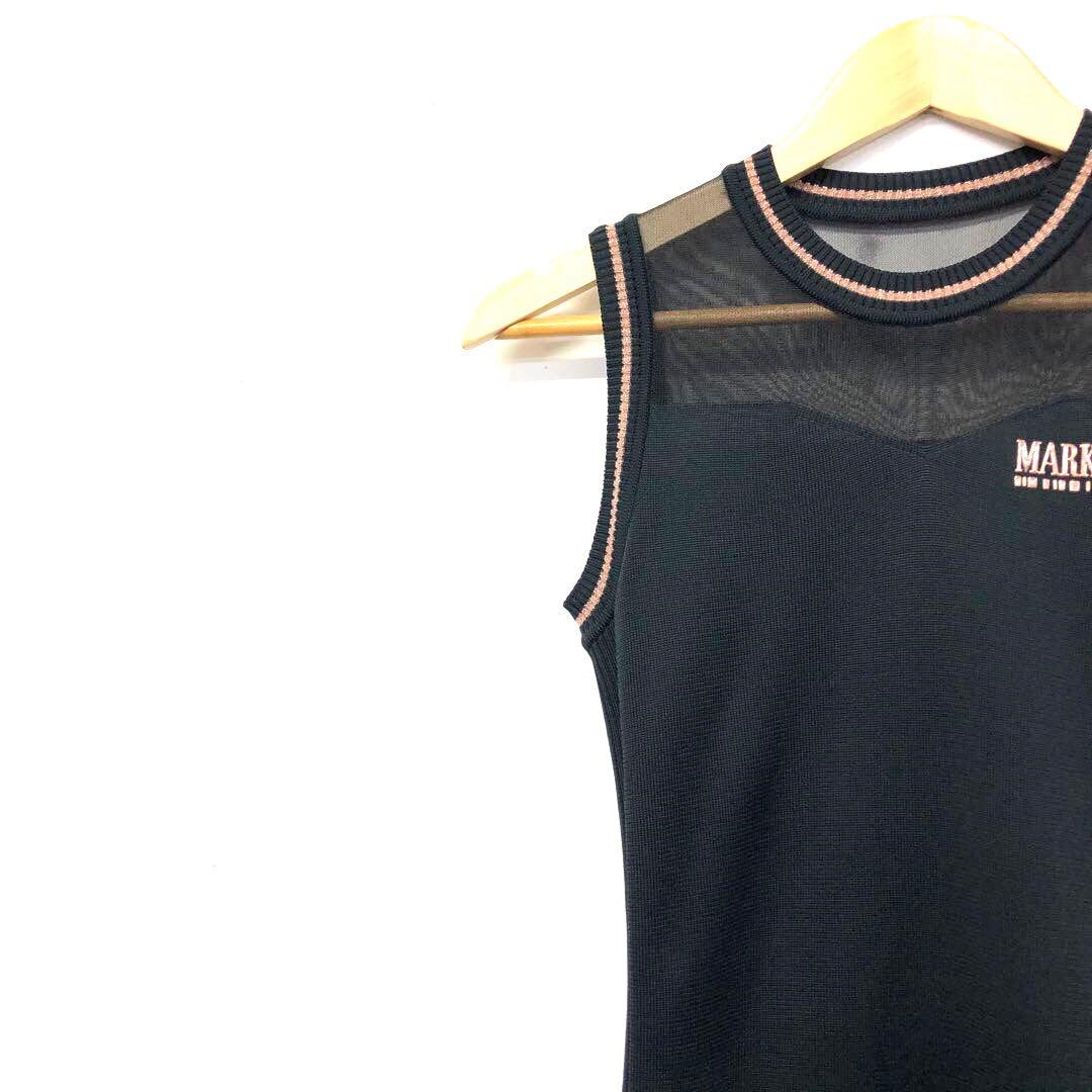 マークアンドロナ　美品　ノースリーブスポーツウェア ブラック　ロゴ付　見せタグ
