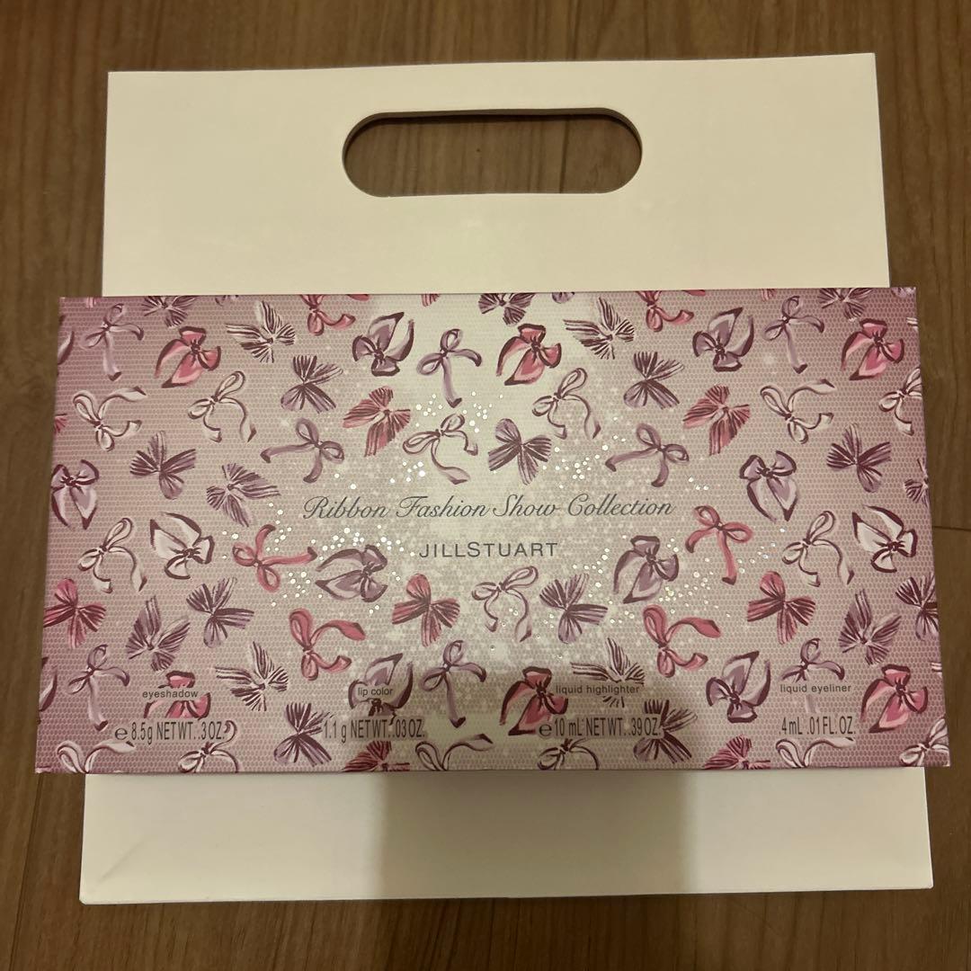 限定ショッパー付き　ジルスチュアート クリスマスコフレ　2025