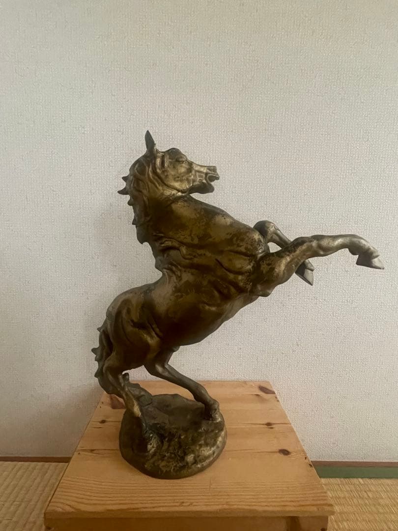 ブロンズ馬の彫刻 高さ約45センチ