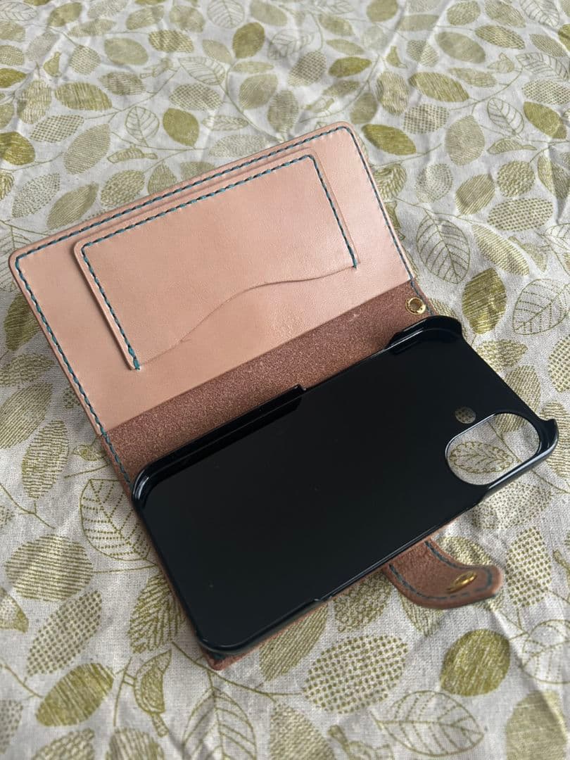 iPhone16用 手帳型ケース　 レザーカービング　オーシャンブルー