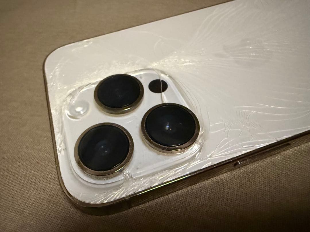 背面割れ iPhone 14 Pro ゴールド 本体