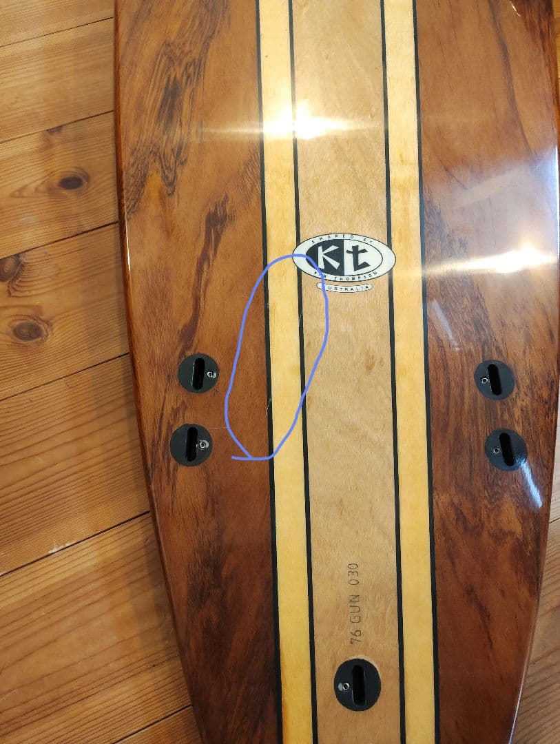 ショップやレストランをオシャレに！木目が綺麗なディスプレイ用サーフボード