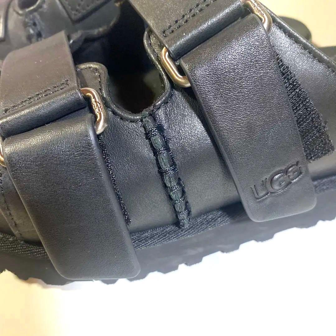 UGG ブラック ストラップサンダル（レザー）