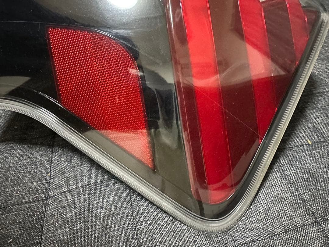 プリウスα G's 寒冷地テール 右側