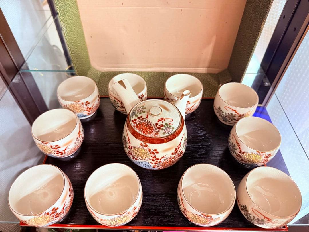 花瓶と九谷焼の茶器セット。