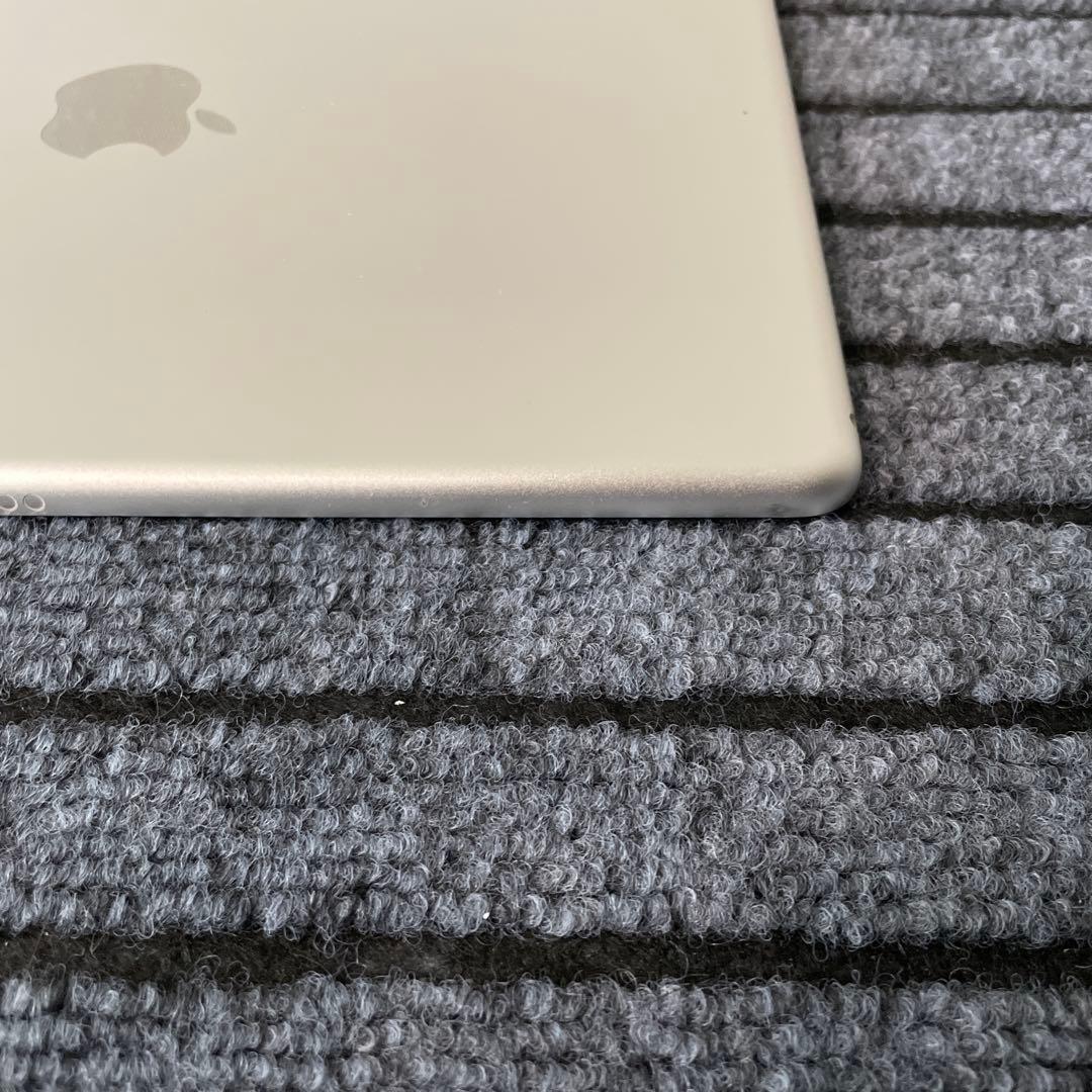 75【早い者勝ち】 iPad 7世代 32GB Wi-Fi シルバー