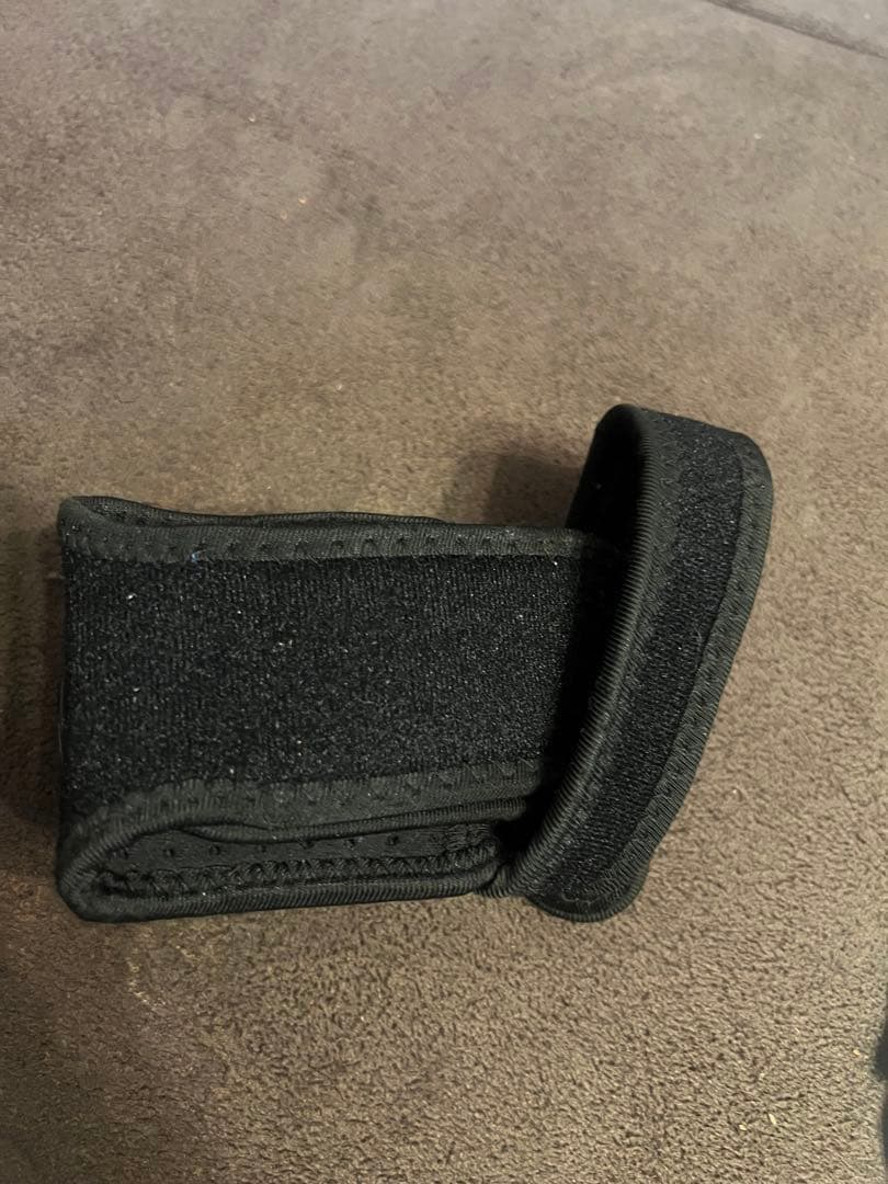 VIVE ultimate Tracker ストラップ付き