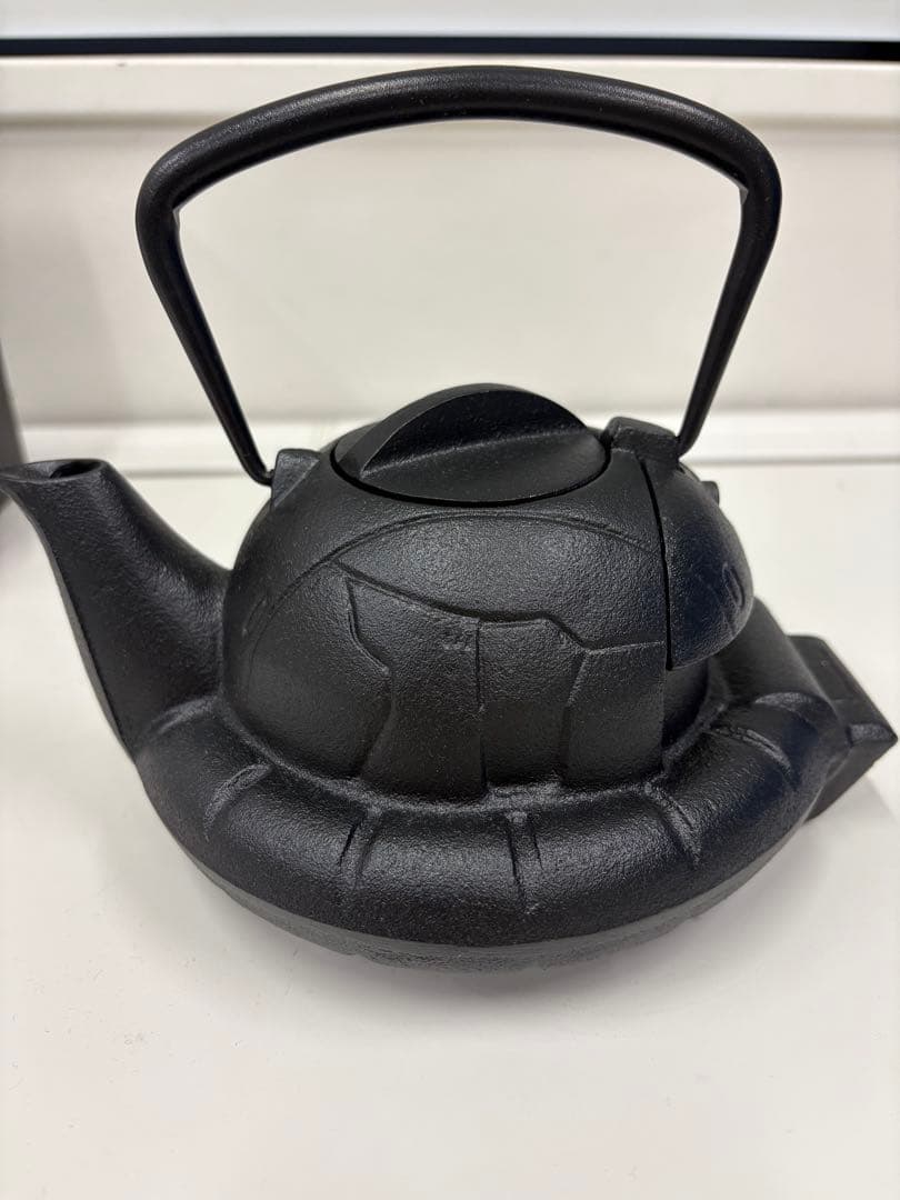 レア商品 南部鉄器 機動戦士ガンダム鉄瓶ZAKU (黒) 鉄魂ハロ アッガイ