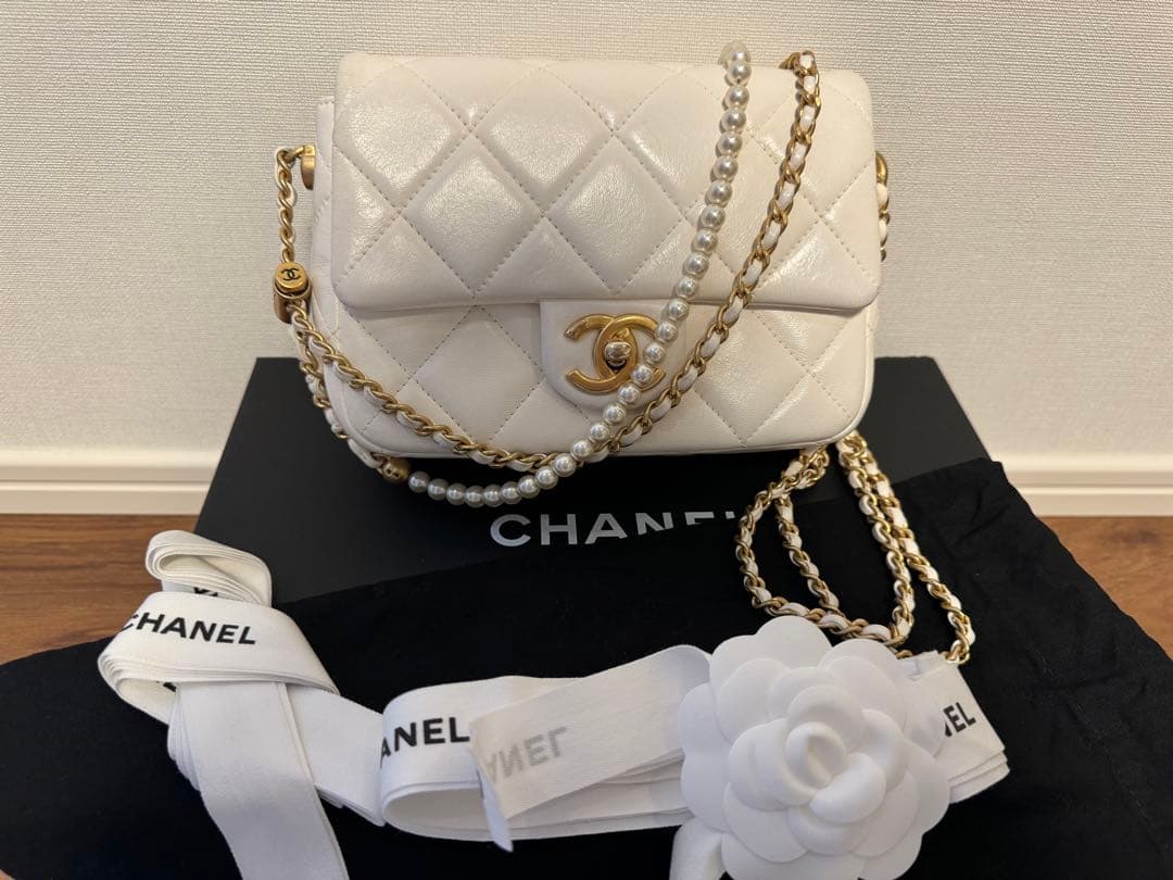 CHANEL マトラッセ ラムスキン パール ミニフラップバッグ ショルダー　白