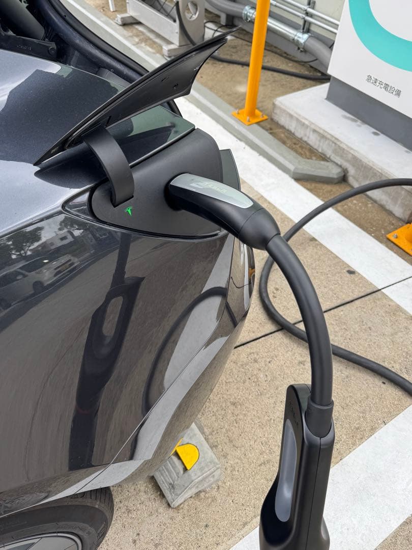 テスラ　日本　純正　CHAdeMO チャデモアダプター