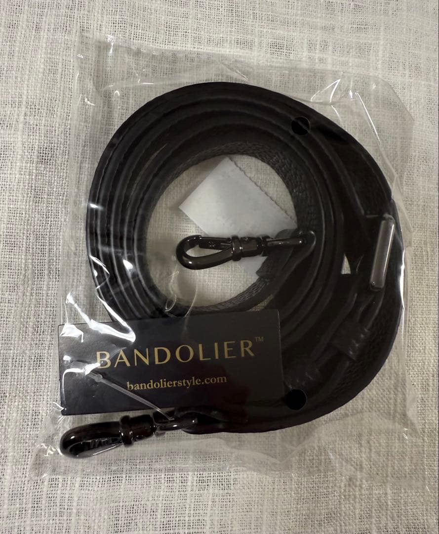 【新品】BANDOLIER iPhone 16 Pro用ブラック ストラップ付