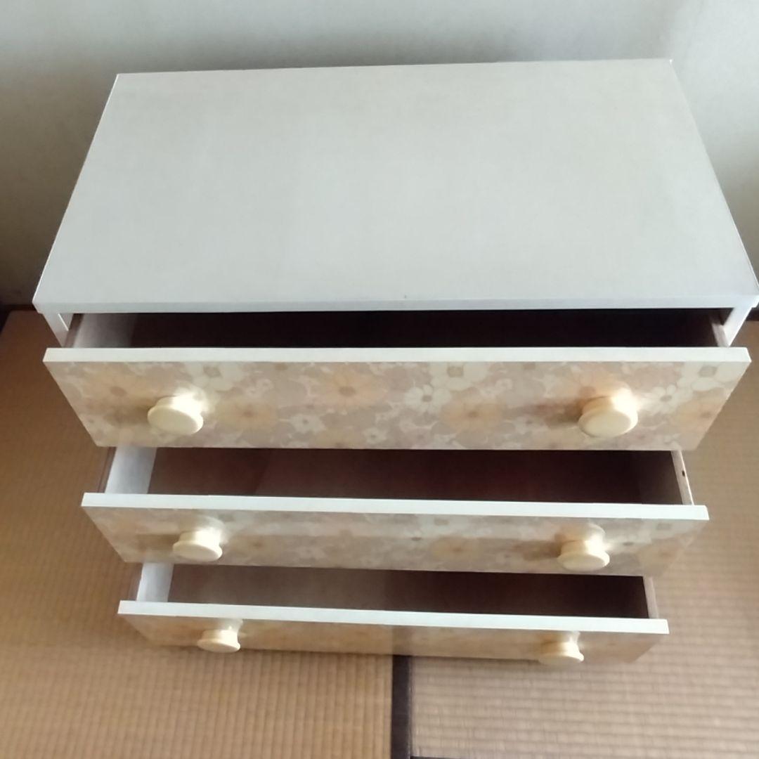 ポップな花柄デザインの押入れタンス 3段 チェスト 昭和レトロ