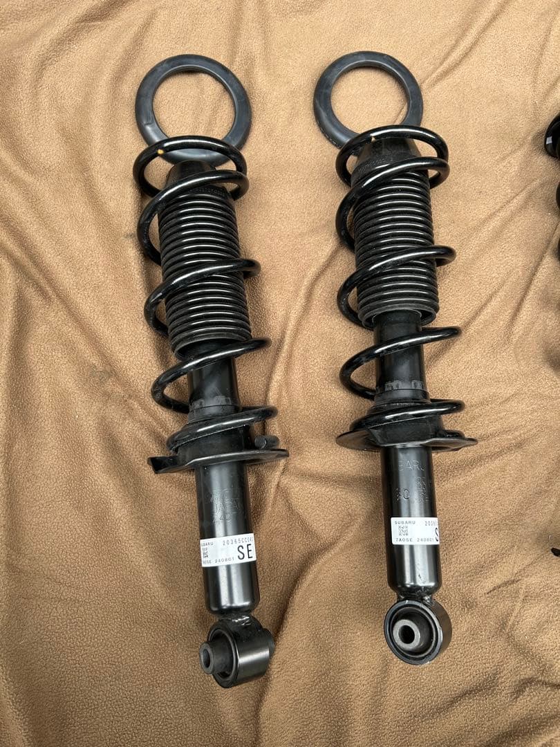 F*i様 BRZ zd8 純正ショック