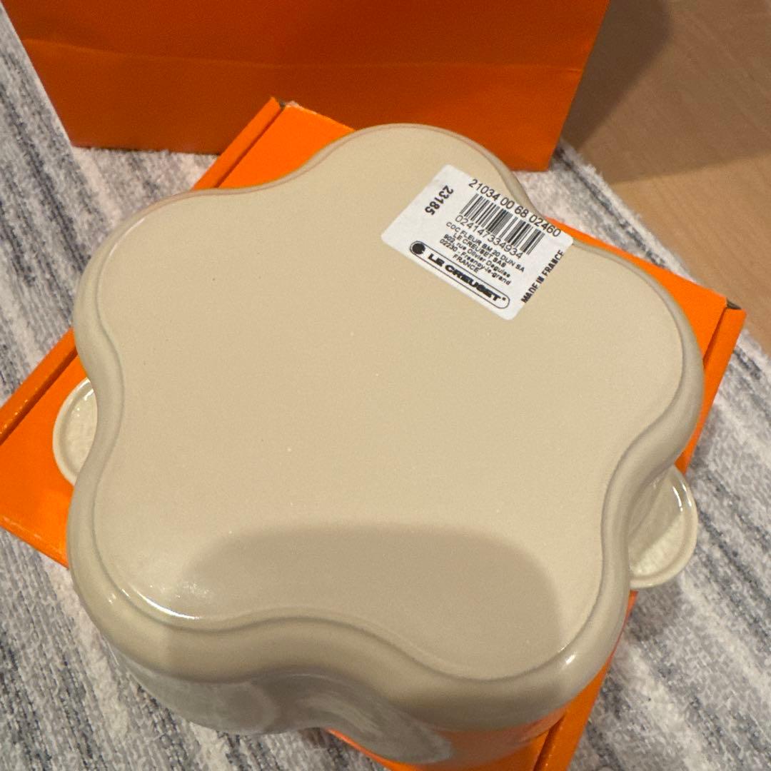 【新品未使用】LE CREUSET フラワーココット　20cm
