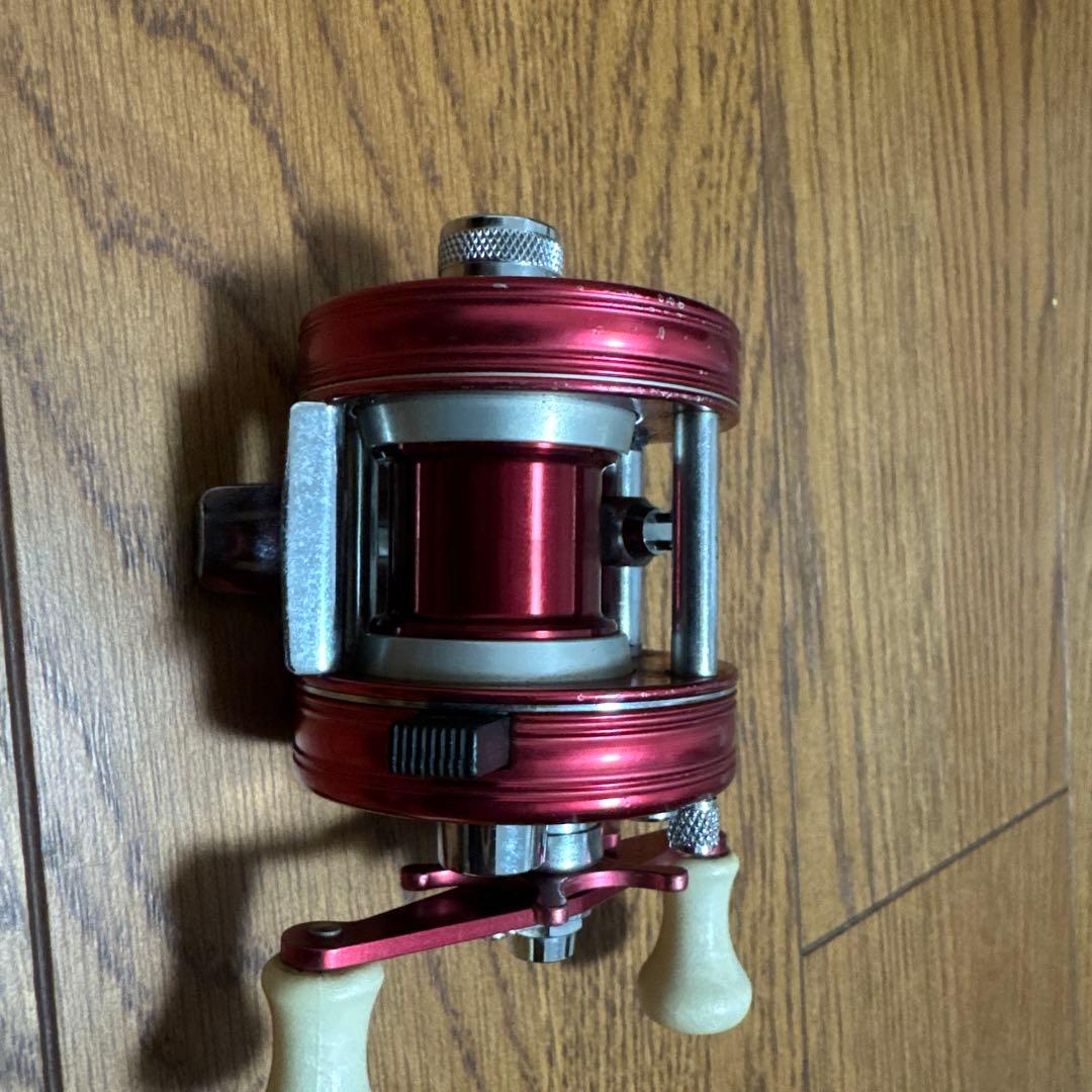 ABU Ambassadeur 1500C Nostalgia レッド