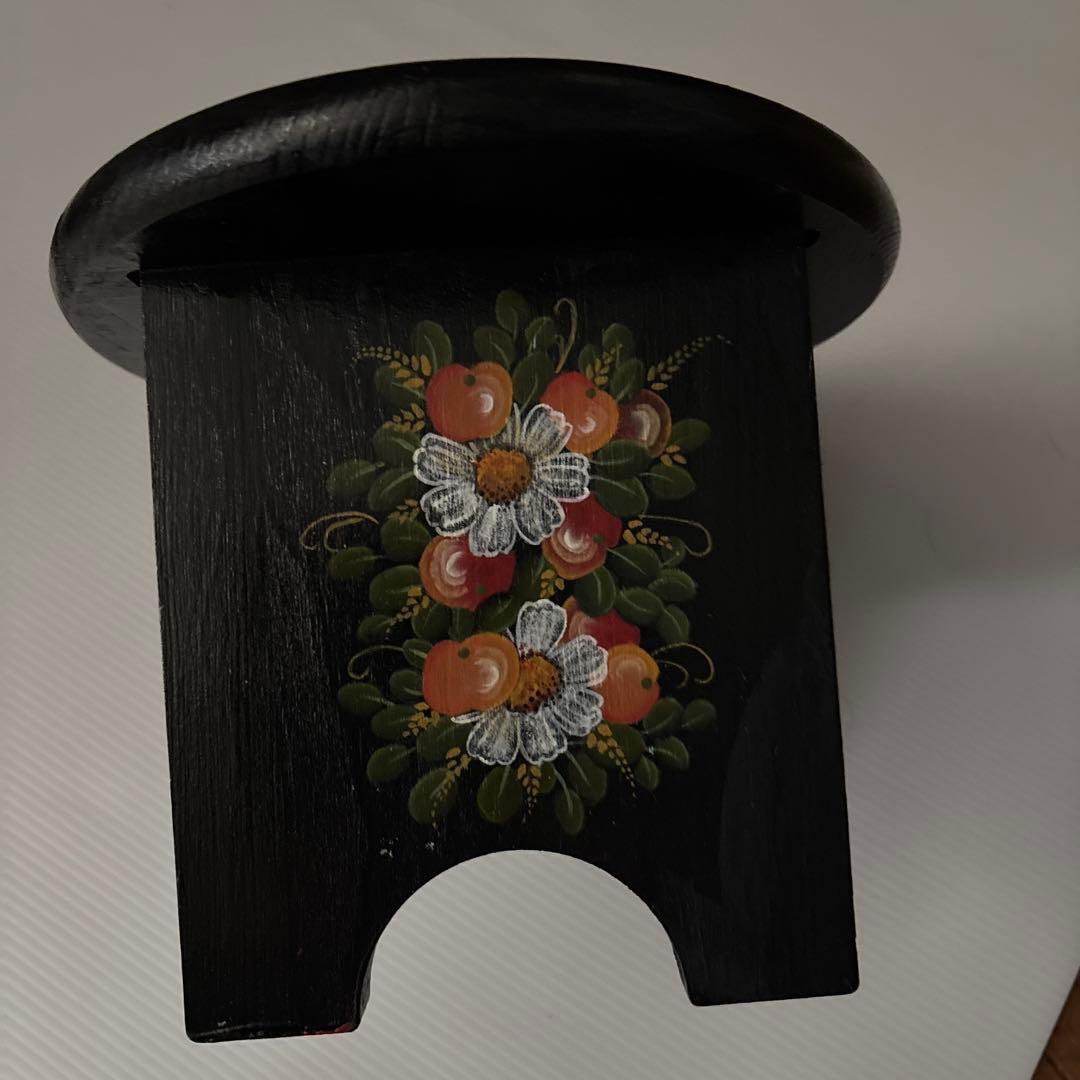 オーバル型木製テーブル　手描き装飾付きトールペインティング