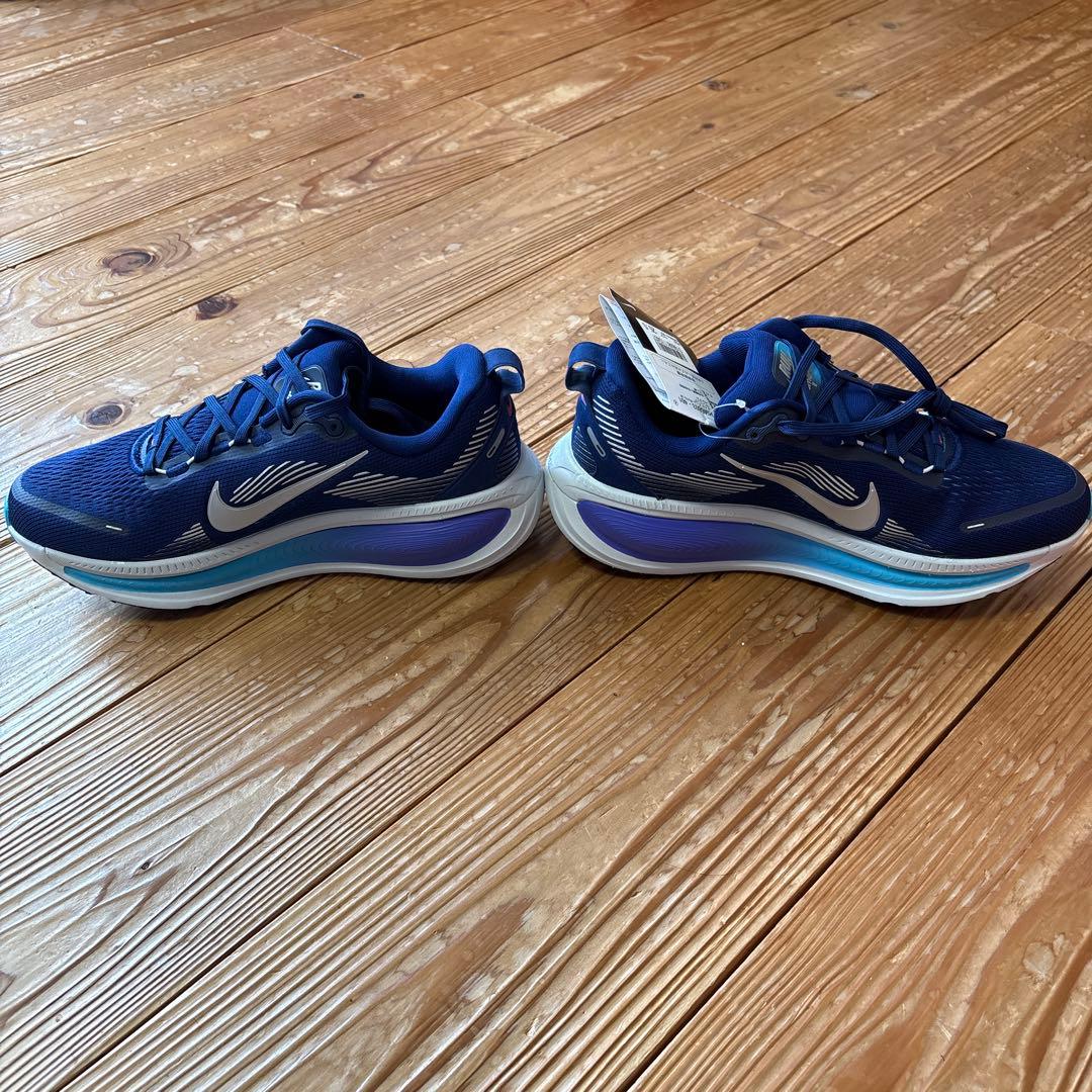 限定セール‼️ 新品　Nike Zoom VOMERO18 25.5cm