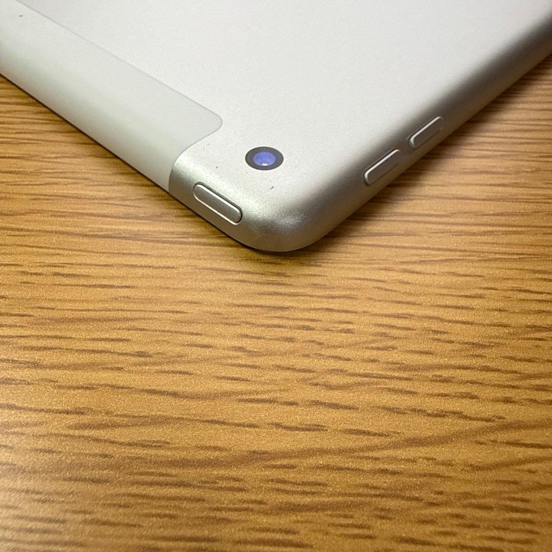 iPad 第8世代 Wi-Fi+Cellular10.2インチ シルバー