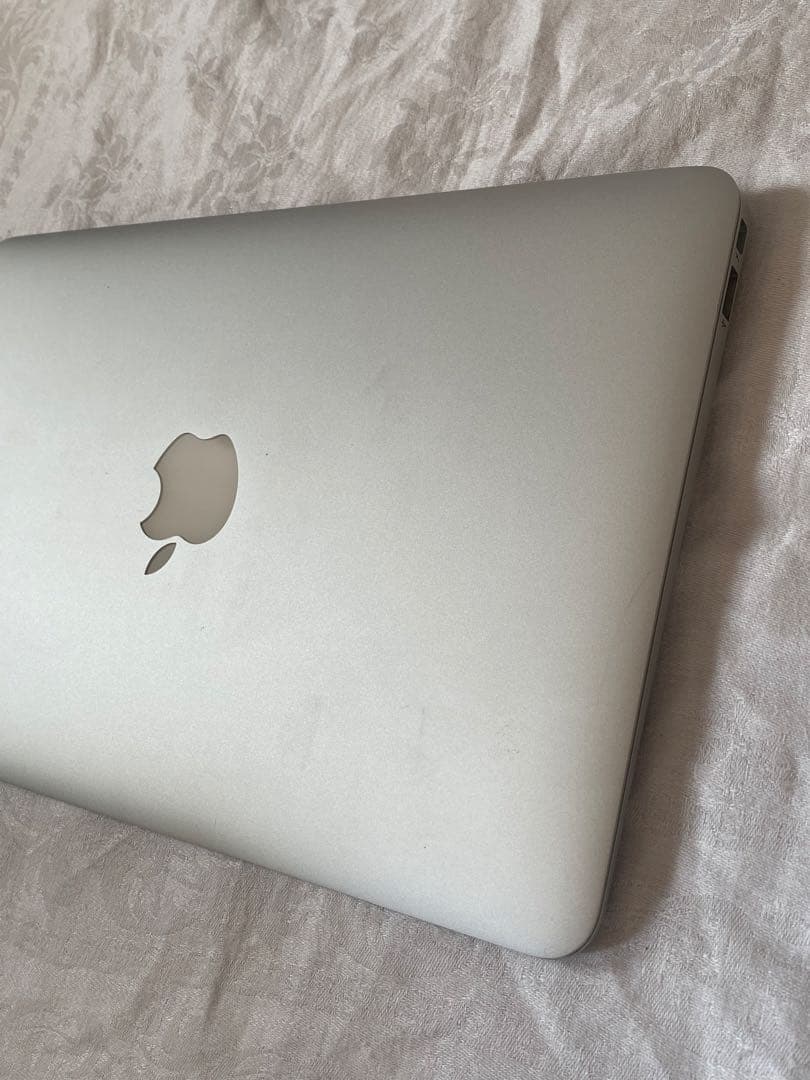 MacBook Air 11-inch A1465 初期化済み 充電器・箱付き