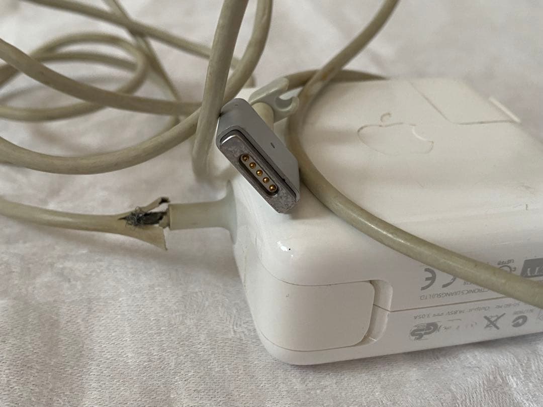 MacBook Air 11-inch A1465 初期化済み 充電器・箱付き