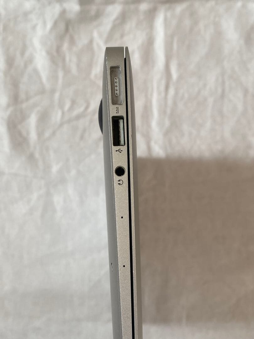 MacBook Air 11-inch A1465 初期化済み 充電器・箱付き