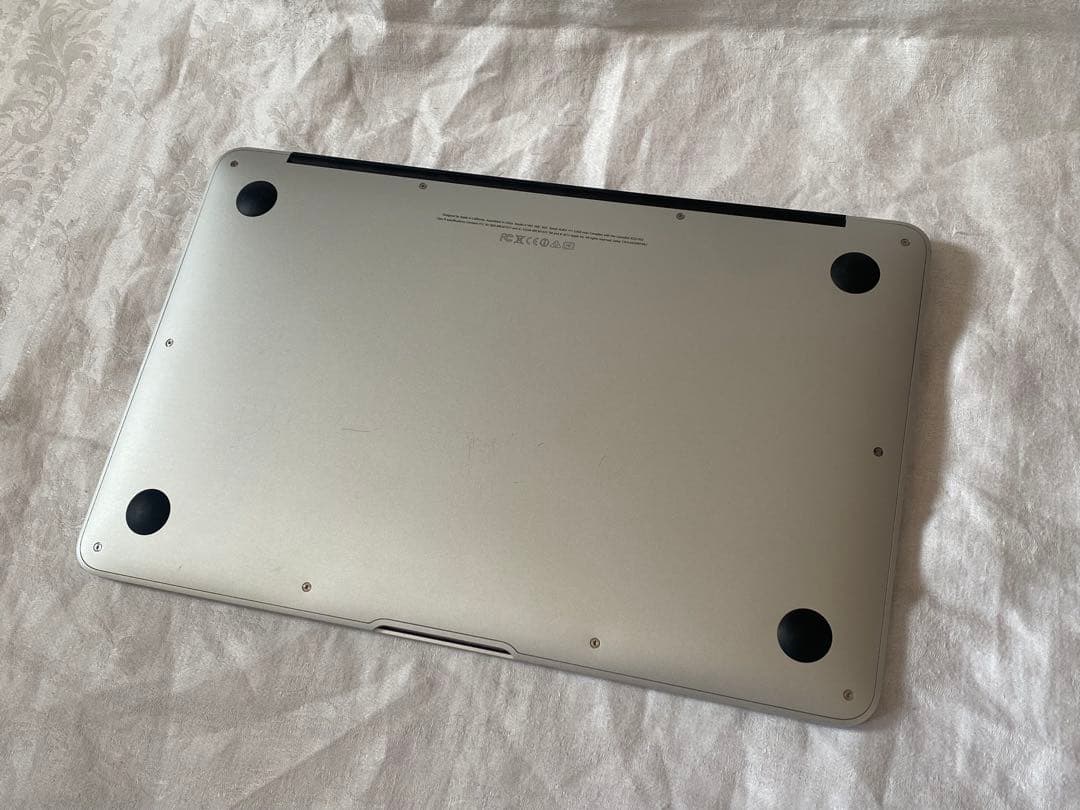 MacBook Air 11-inch A1465 初期化済み 充電器・箱付き