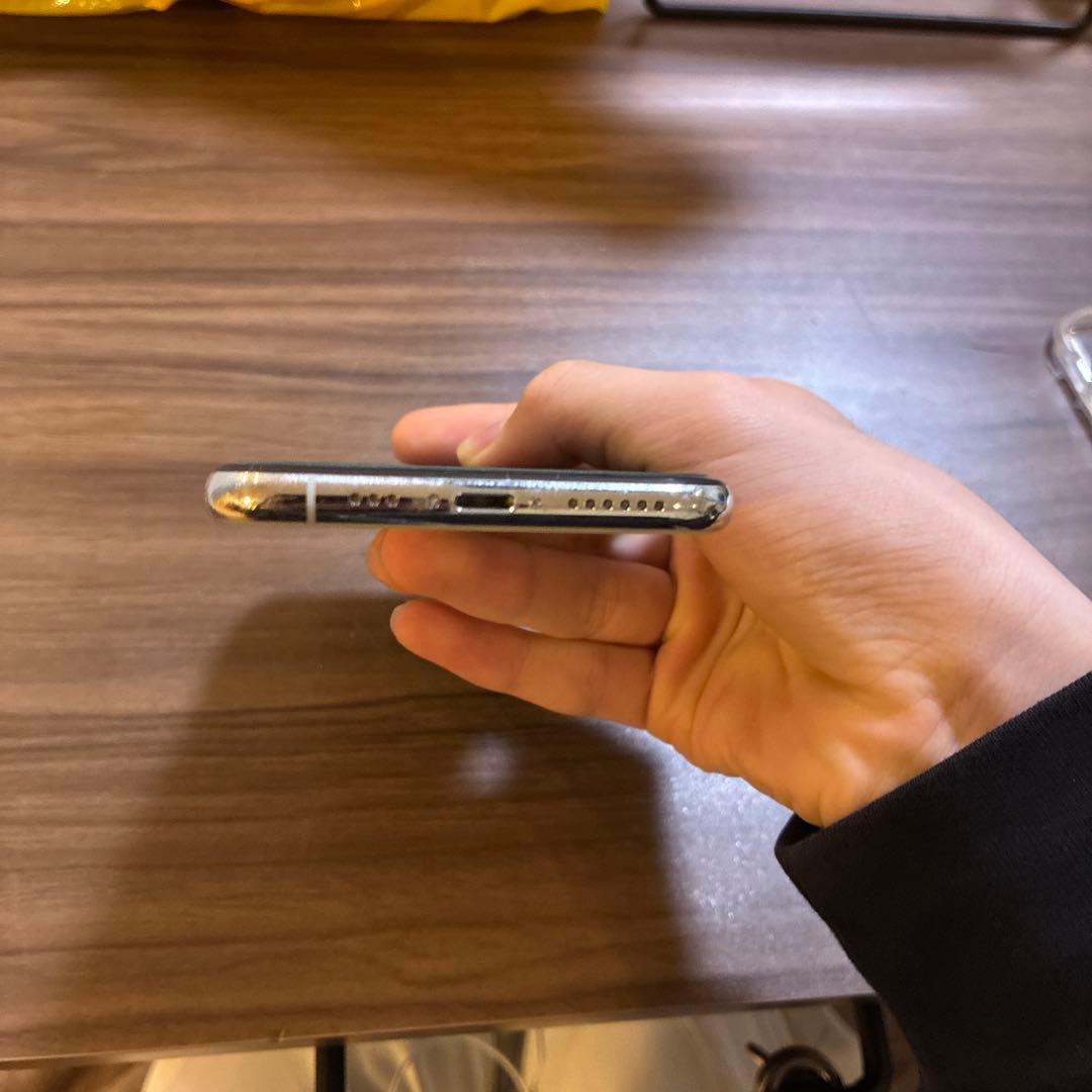 Apple iPhone Xsシルバー64G