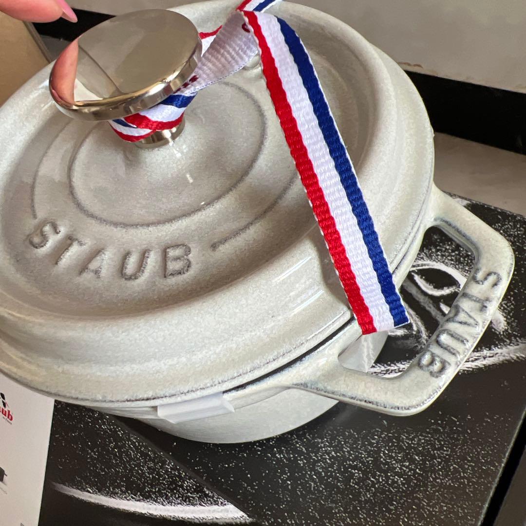 新品箱入りSTAUBストウブ ピコ・ココットラウンドカンパーニュ14ほうろう鋳鉄