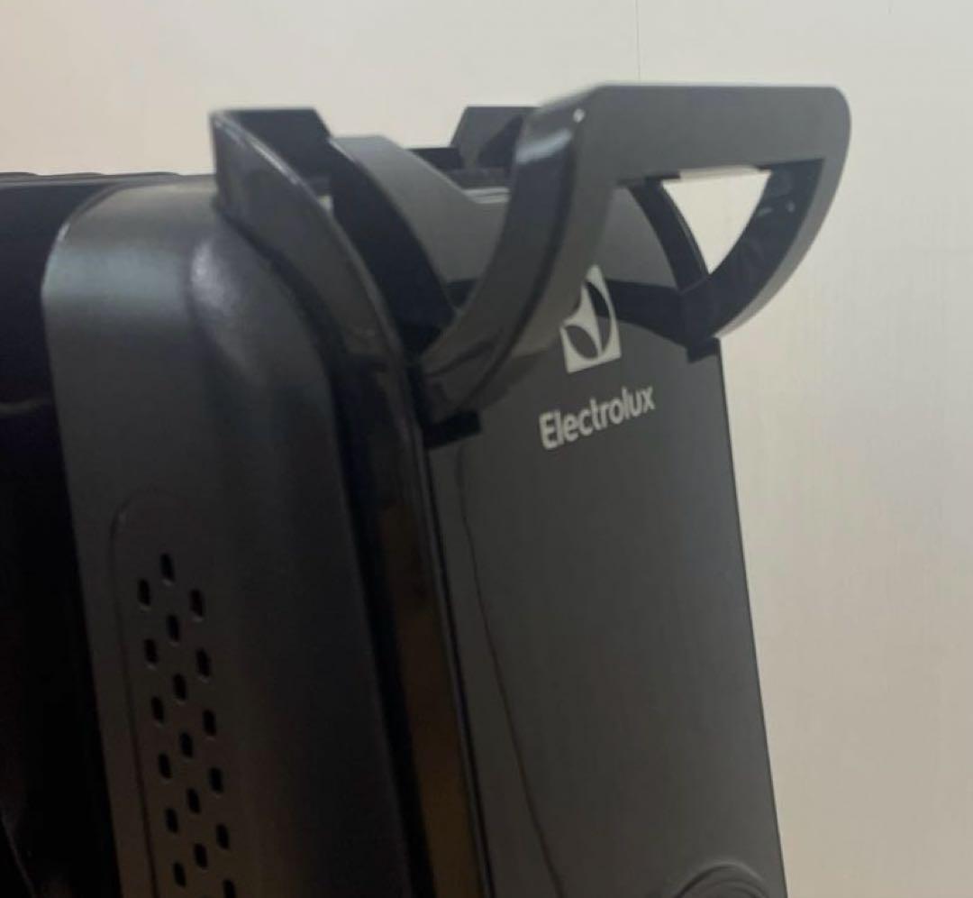 《Electrolux》 コンフォートヒート700 オイルヒーター ‘20年製