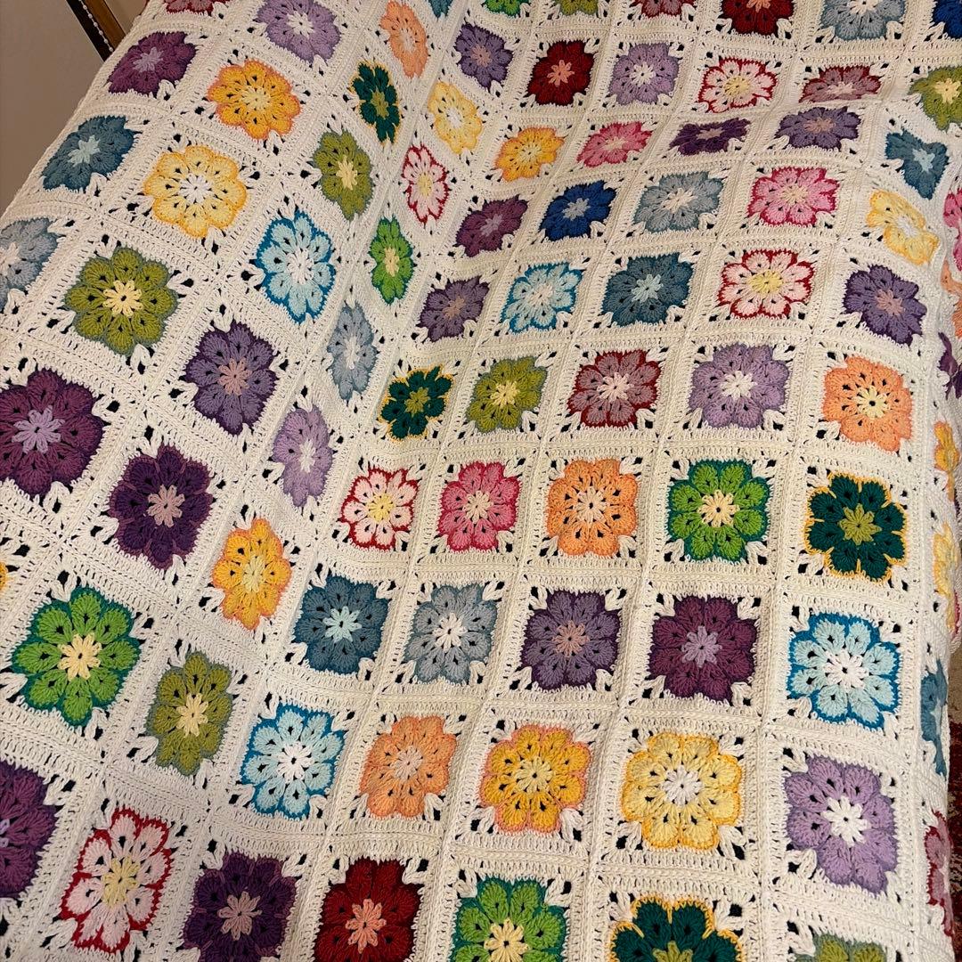 はるヨコ　ハンドメイド　アフリカンフラワー　ベットカバー