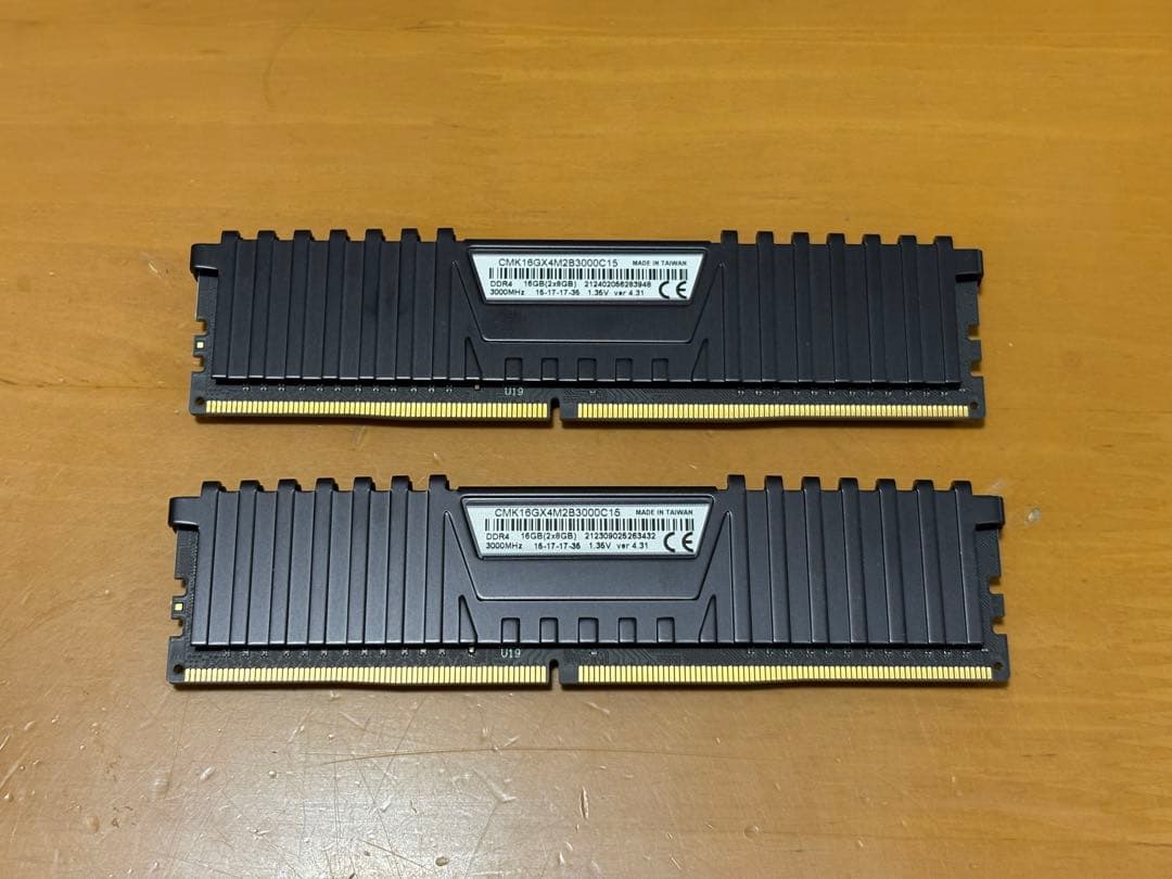 メモリー CORSAIR DDR4 16GB (2x8GB) 3000MHz