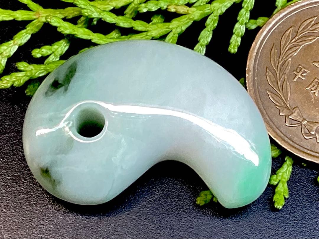 ✳premiumシリーズ*入りコン沢　糸魚川翡翠勾玉　一生物の守護石 鑑別書付‼️
