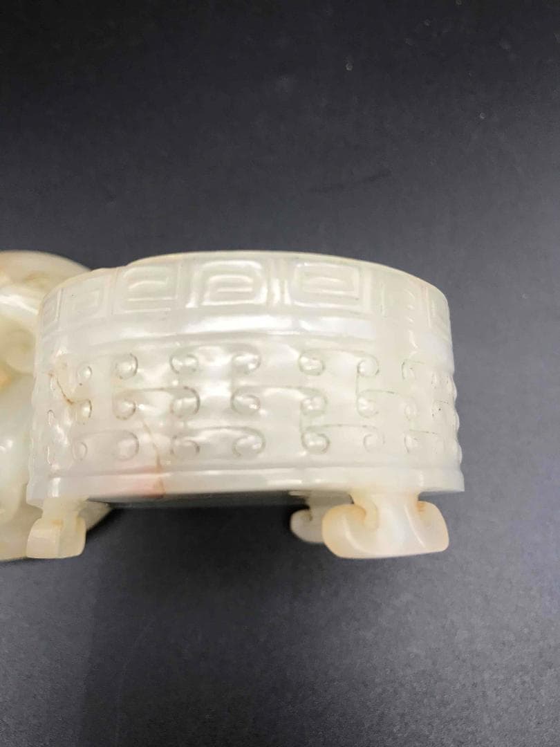 清時代　和田玉 神獣双龍鈕鼓釘浮彫三足香炉　香合　香盒　蓋付き(F-59)