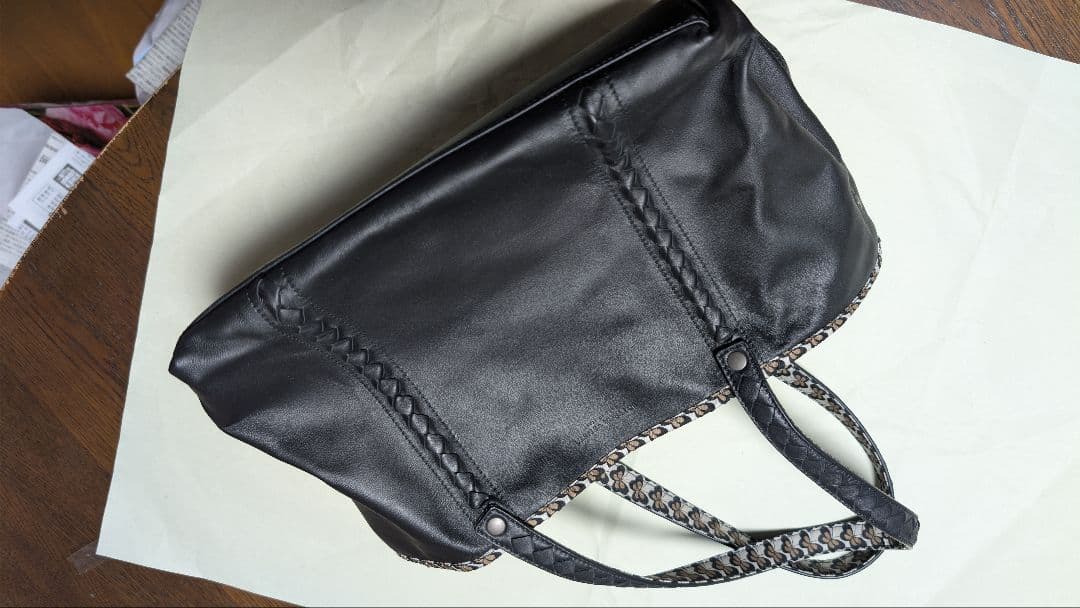 ♡　BOTTEGA VENETA ブラックレザーバッグ　正規品