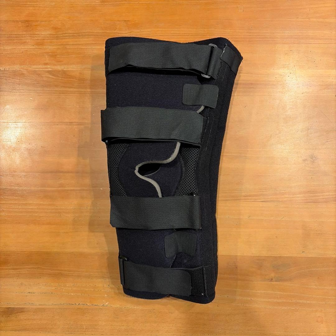 8*r様 【プレゼントあり】BREG FUSION 右膝用 装具 前十字靭帯