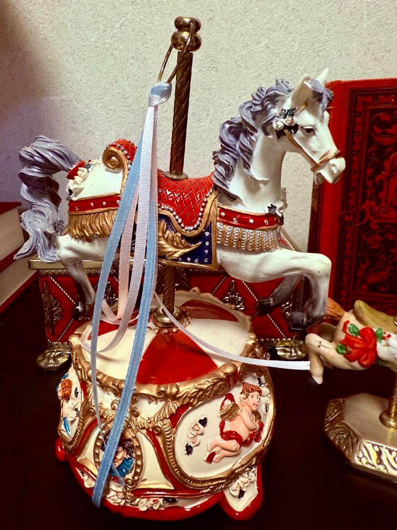 フランス　アンティーク　缶　メリーゴーランド　カルーセル　洋書　置物　本　貯金箱