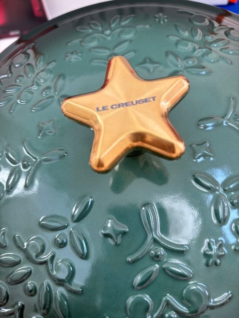 LE CREUSETル・クルーゼ☆ココットロンド☆ノエルレリーフスターツマミ